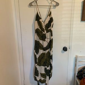 Long plant dress, no size listed but fits like a XL